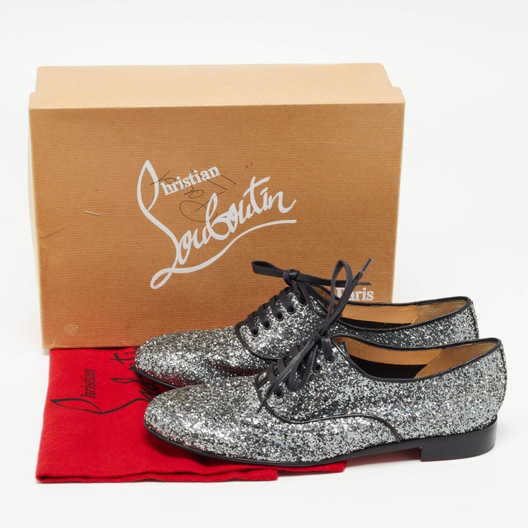 Christian Louboutin - Chaussures Fred Oxford grises à paillettes métalliques,  taille 39,5 En vente sur 1stDibs
