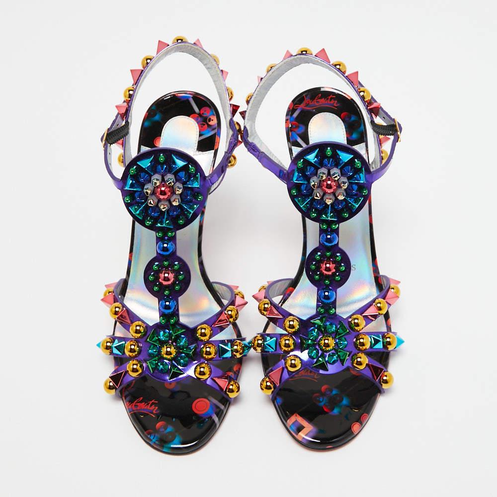 Wear these designer sandals to spruce up any outfit. They are versatile, chic, and can be easily styled. Made using quality materials, these sandals are well-built and long-lasting.

Includes: Original Dustbag

