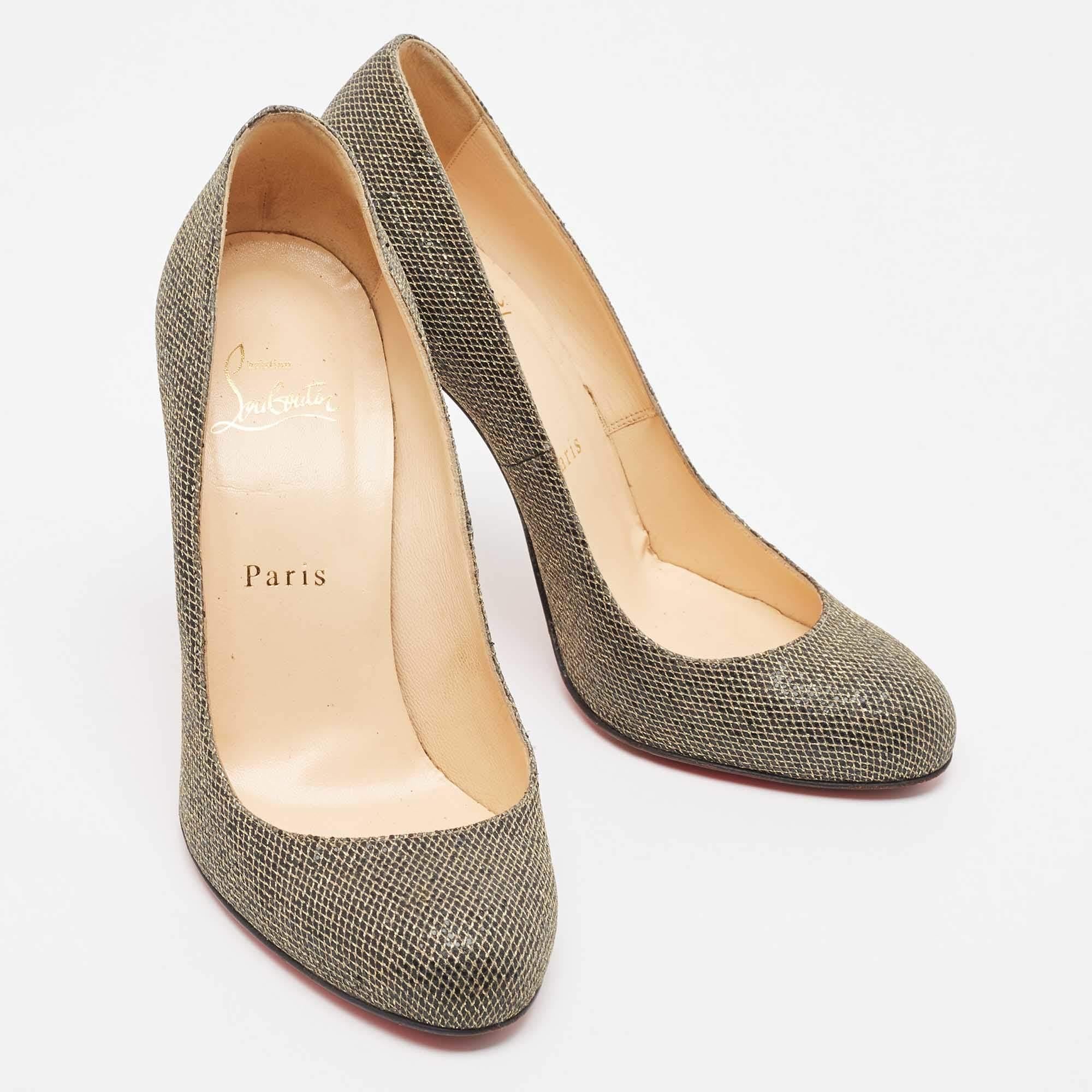 Christian Louboutin escarpins à bout rond Fifi en tissu lurex métallisé taille 38 Bon état - En vente à Dubai, Al Qouz 2
