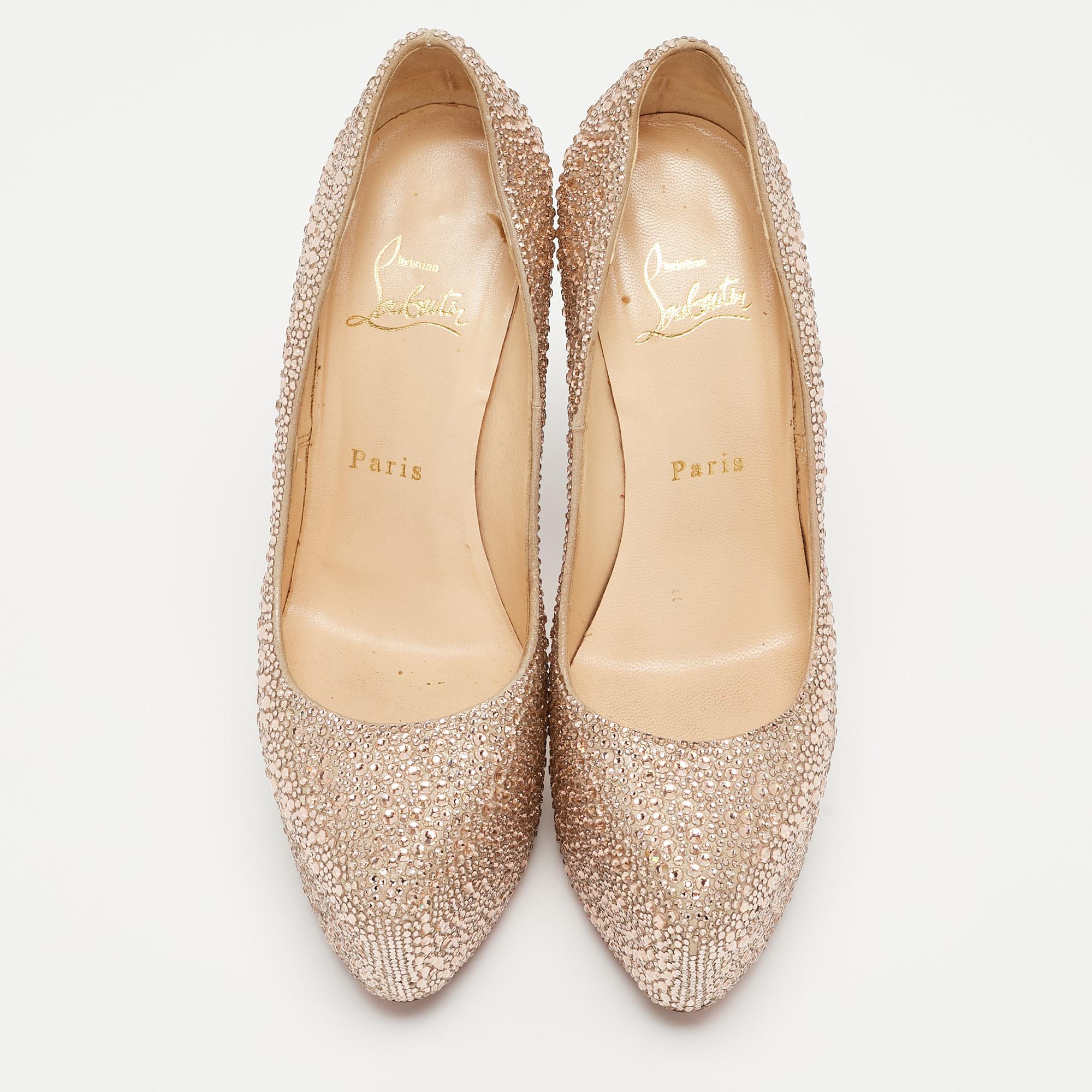 Christian Louboutin Metallic Pink Crystal Embellished Suede Daffodile Pumps Size In Good Condition For Sale In Dubai, Al Qouz 2