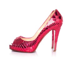 Christian Louboutin, Metallic pink pump