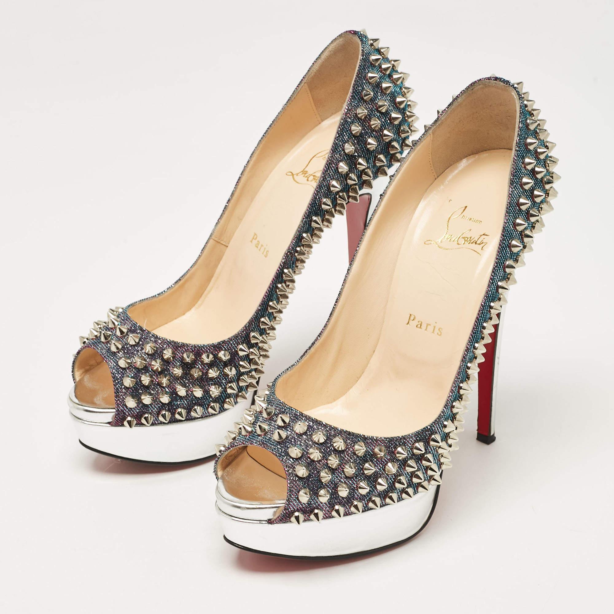 These pumps from Christian Louboutin are meant to be a loved choice. Wonderfully crafted and balanced on sleek heels the pumps will lift your feet in a stunning silhouette.