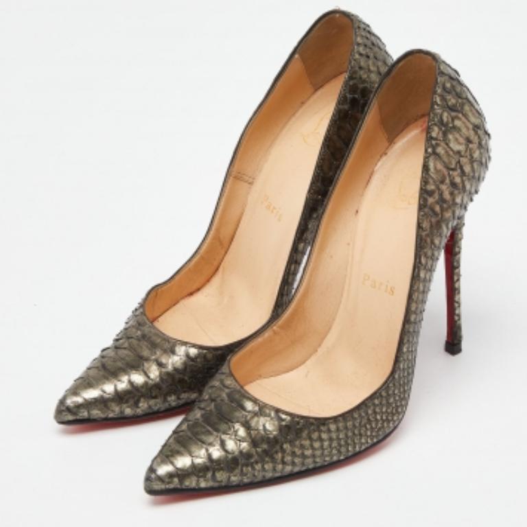 Christian Louboutin Metallic Python So Kate  Pumps Size 37.5 In Fair Condition For Sale In Dubai, Al Qouz 2