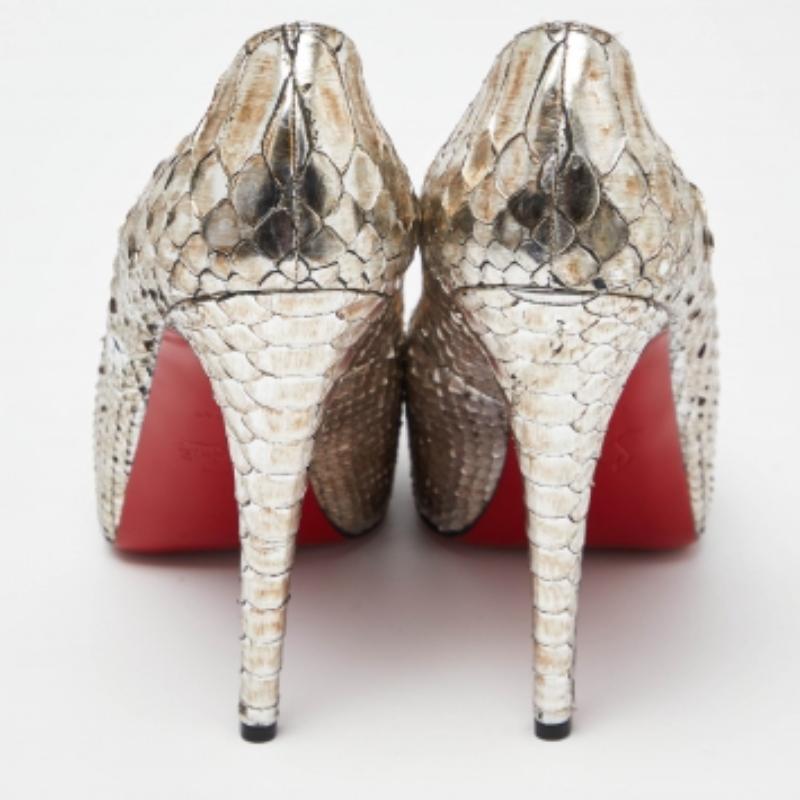 Christian Louboutin Metallic Python Very Prive Pumps Größe 39 (Beige) im Angebot