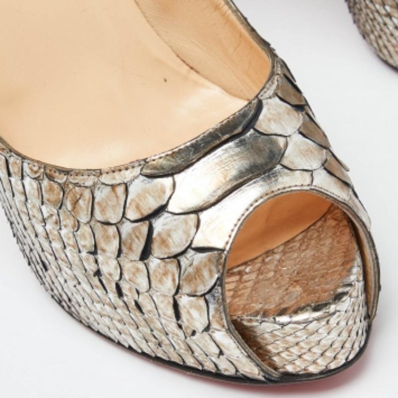 Christian Louboutin Metallic Python Very Prive Pumps Größe 39 im Angebot 3