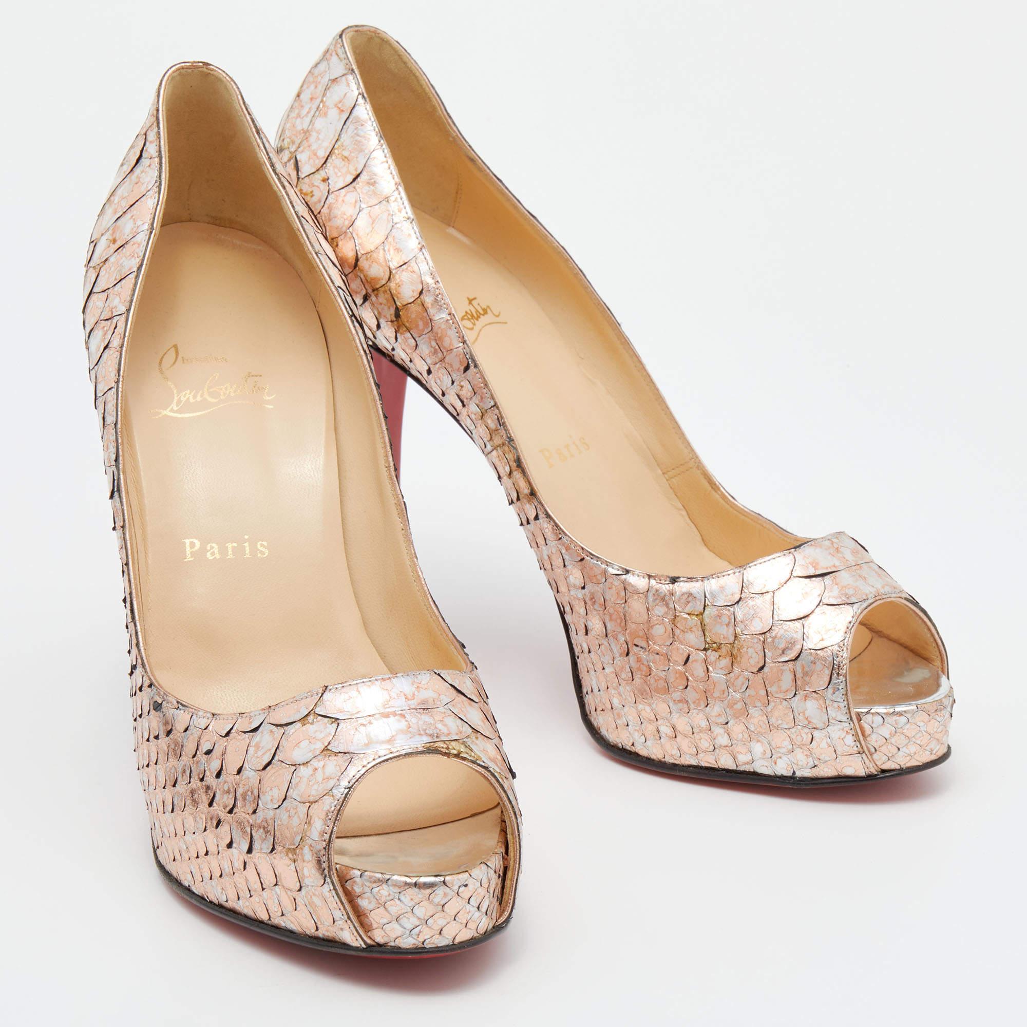Women's Christian Louboutin Metallic Rose Gold Python Very Prive Peep Toe Pumps Size 38. For Sale