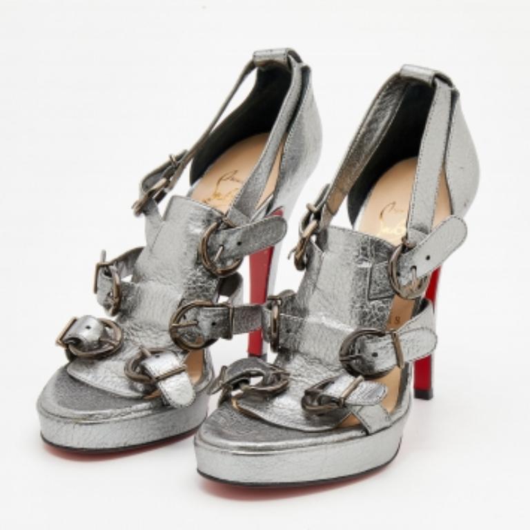 These Christian Louboutin sandals are designed to make the wearer feel special. Created from leather, they are added with multiple buckle detailing on the upper, platforms, and 11.5cm heels. The signature red-lacquered sole marks the heritage of the