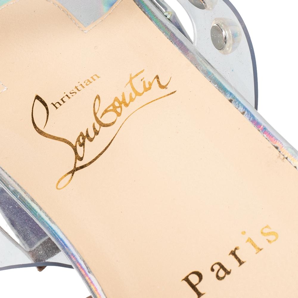 Christian Louboutin Faridaravie-Sandalen aus Lackleder und PVC in Metallic Silber, S im Zustand „Gut“ in Dubai, Al Qouz 2