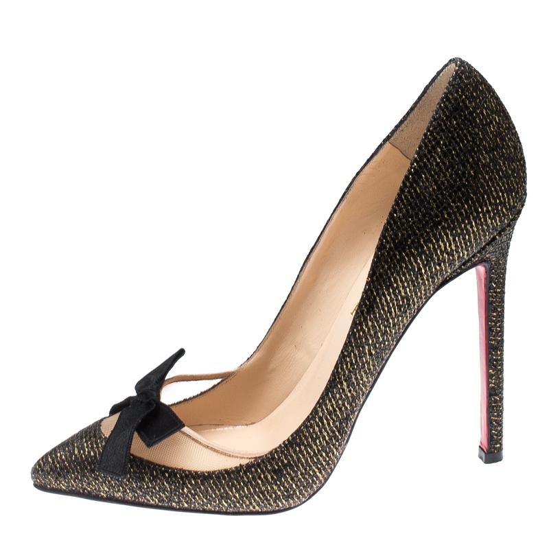 To give you an extraordinary experience, Christian Louboutin brings you this pair of Love Me pumps that will elongate your feet and give you confidence in every step. They come with a glittery exterior that has a bow and pointed toes. The pumps also