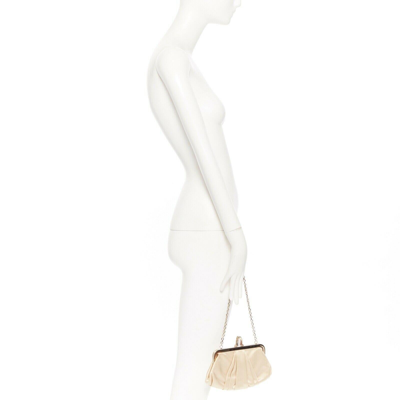 CHRISTIAN LOUBOUTIN Mini Loubi beige champagne gold satin pleated chain clutch
Designer: CHRISTIAN LOUBOUTIN
Model / Season: Mini Loubi
Material: satin
Color: champagne
Pattern: plain
Description: Mini frame clutch purse. Pleated champagne satin