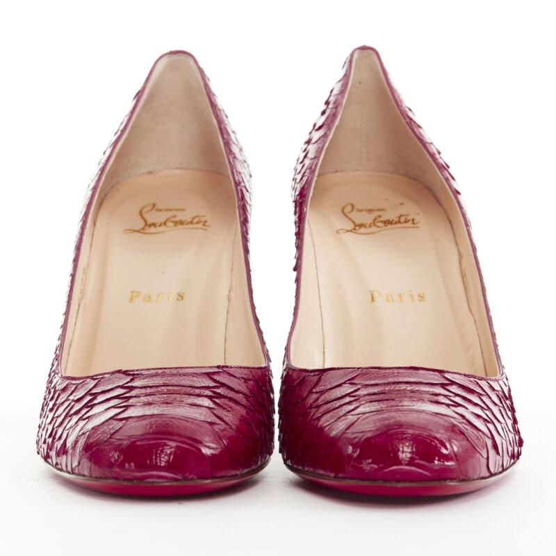 Marron CHRISTIAN LOUBOUTIN Escarpins à bout rond en cuir rouge brillant Miss Gena 85 EU36.5 en vente
