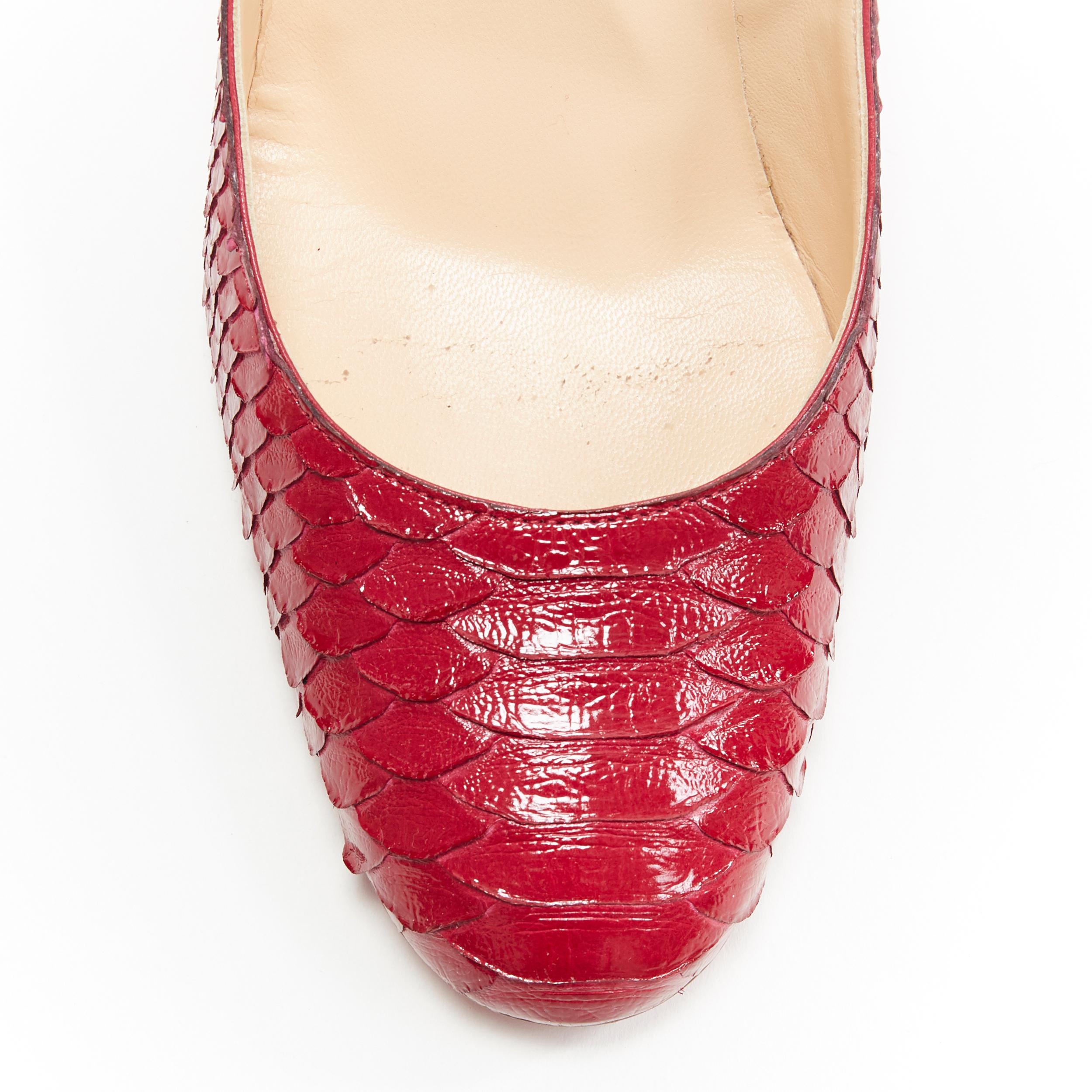 CHRISTIAN LOUBOUTIN Miss Gena 85 red glossy scaled leather almond toe pump EU38 In Excellent Condition In Hong Kong, NT