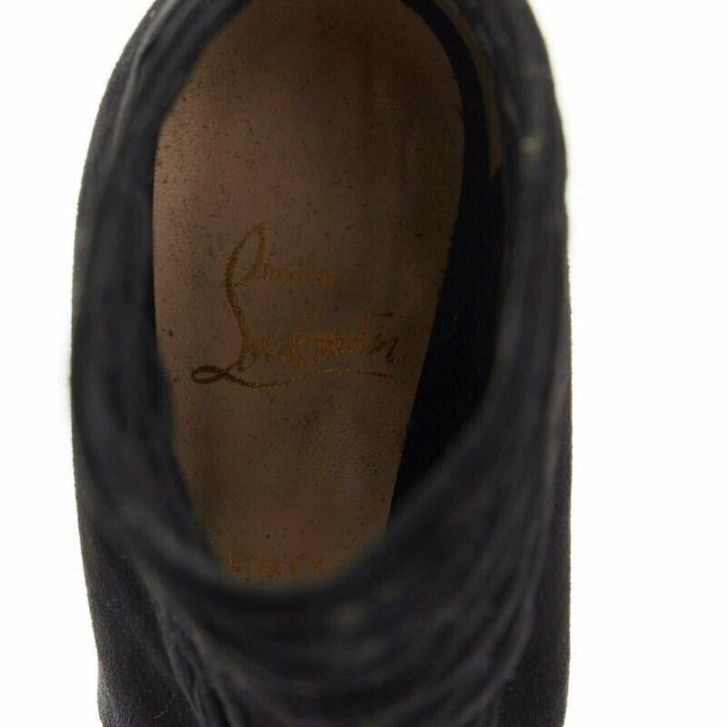CHRISTIAN LOUBOUTIN Mrs Bouglione - Bottines pointues en daim noir à maille découpée EU35 en vente 5