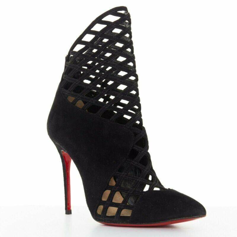CHRISTIAN LOUBOUTIN Mrs Bouglione - Bottines pointues en daim noir à maille découpée EU35
Référence : TGAS/A02983
Marque : Christian Louboutin
Modèle : Mme Bouglione
MATERIAL : Suède
Couleur : Noir
Motif : Solide
Fermeture : Zip
Détails