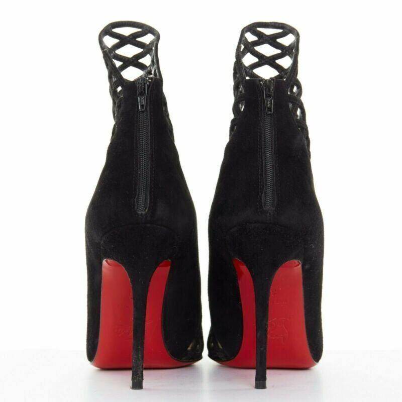 CHRISTIAN LOUBOUTIN Mrs Bouglione - Bottines pointues en daim noir à maille découpée EU35 Pour femmes en vente