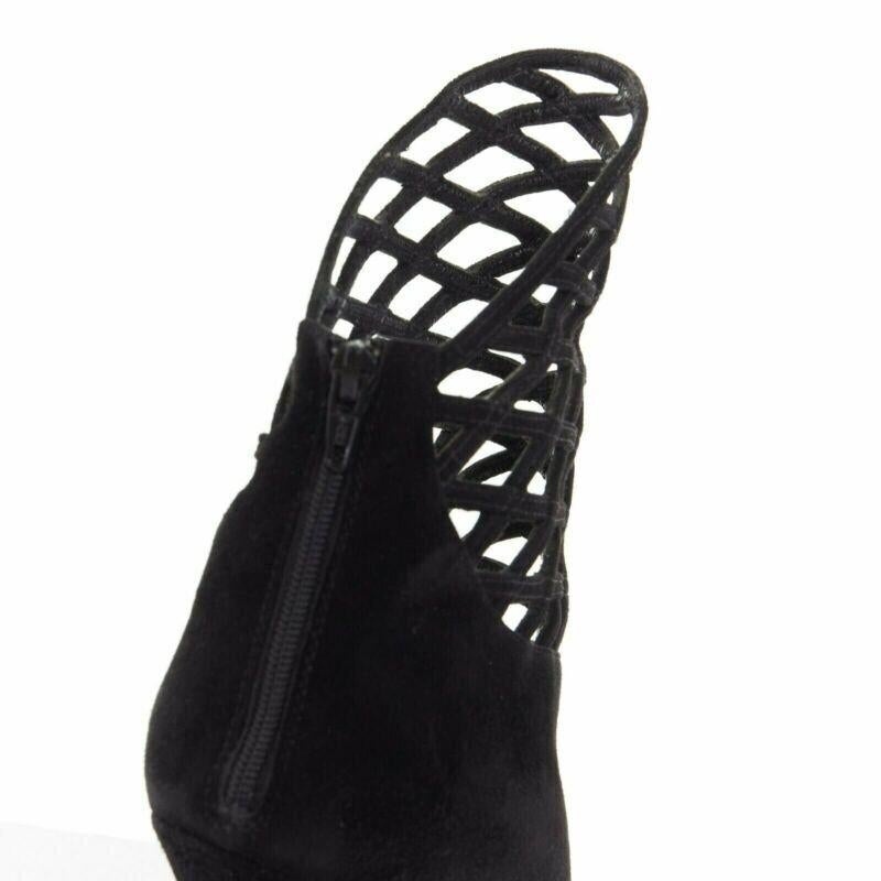 CHRISTIAN LOUBOUTIN Mrs Bouglione - Bottines pointues en daim noir à maille découpée EU35 en vente 4