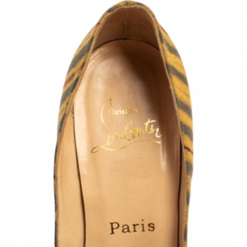 Christian Louboutin Multicolor Canvas Very Prive Peep Toe Pumps Size 36.5 In Good Condition For Sale In Dubai, Al Qouz 2