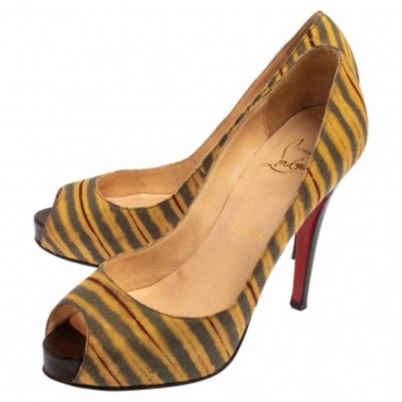 Christian Louboutin Multicolor Canvas Very Prive Peep Toe Pumps Size 36.5 For Sale 2