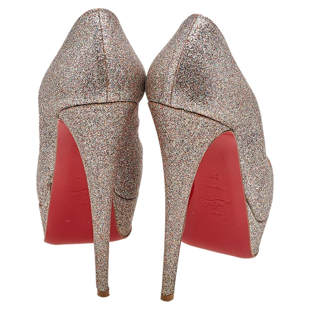 There are some shoes that stand the test of time and fashion cycles, these timeless Christian Louboutin Lady Peep pumps are the one. Crafted from glitter in a metallic shade, they are designed with sleek cuts, peep-toes, and tall heels supported by