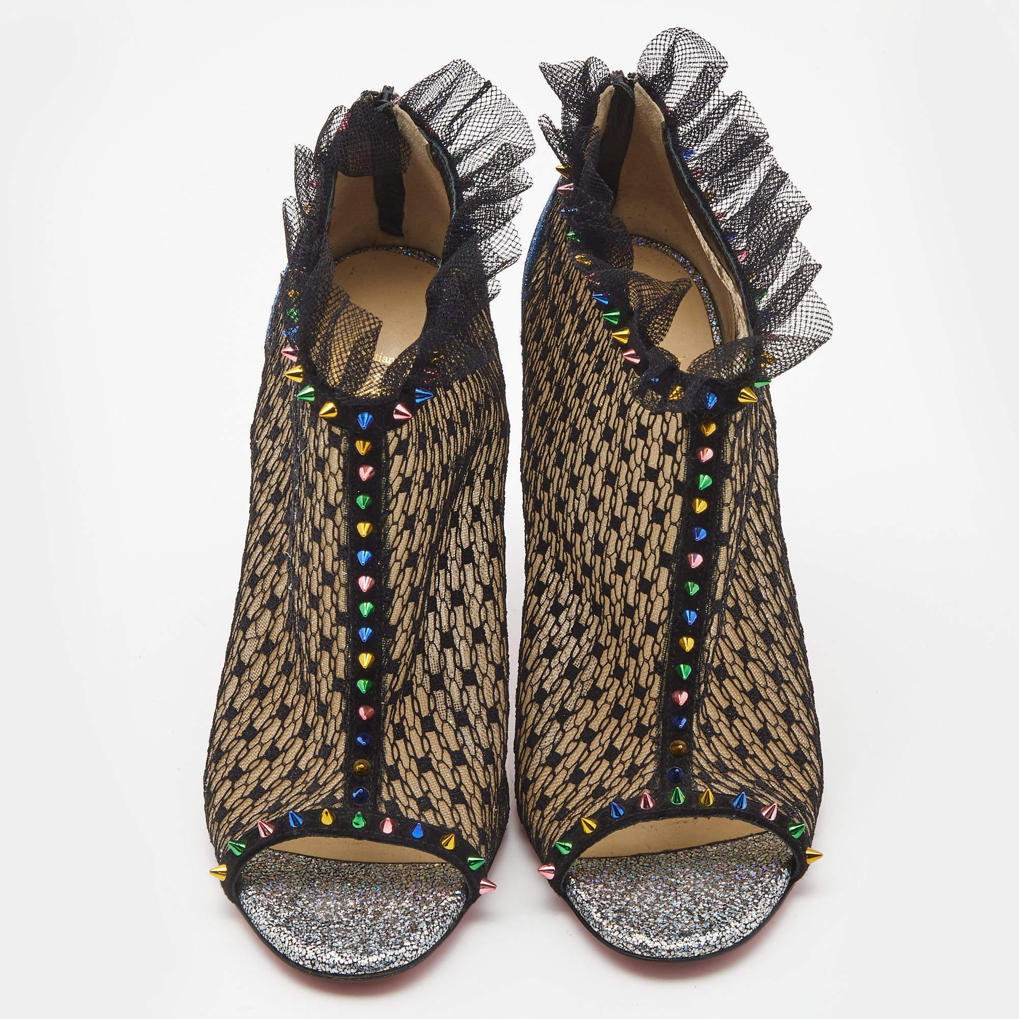 Las botas son una parte esencial de su guardarropa, y estas botas, elaboradas con materiales de primera calidad, son una buena elección. Ofreciendo lo mejor de la comodidad y el estilo, ¡este par de suela resistente quedaría genial con un vestido