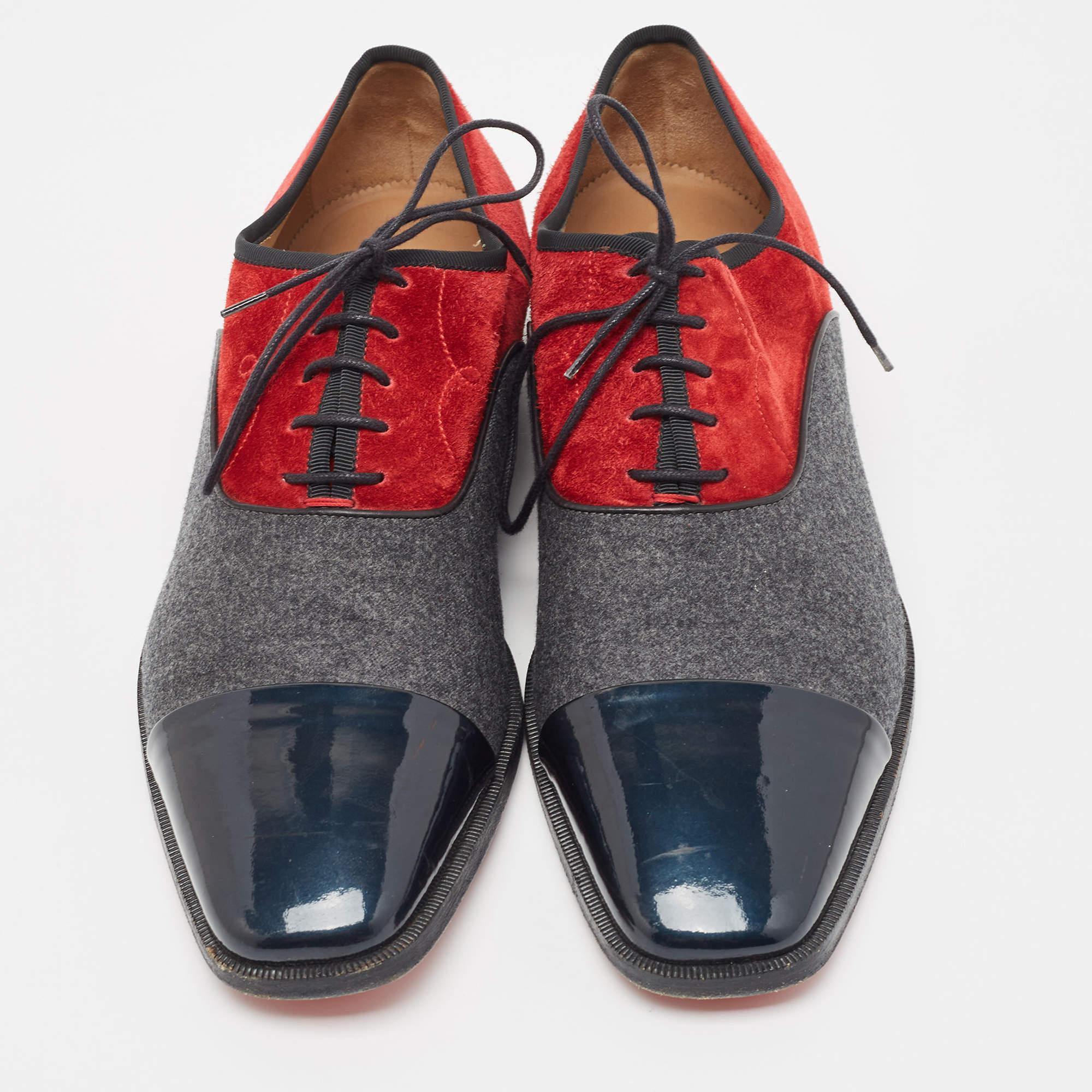 These oxfords are designed from the finest material featuring an elegant look, sturdy soles, and lace-ups on the vamps. Team these shoes with tailored pants and a blazer for a smart formal look.

