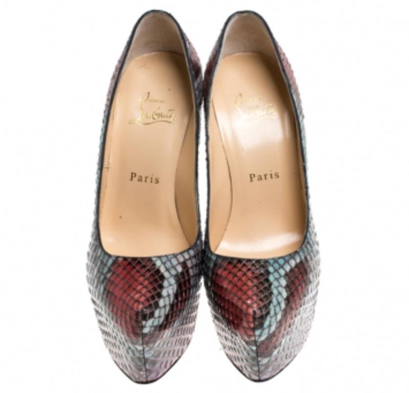 Christian Louboutin Bombas de plataforma de pitón multicolor tamaño 37 Gris en venta