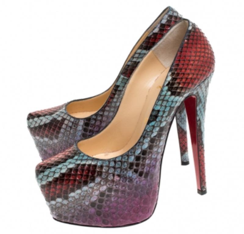 Christian Louboutin Bombas de plataforma de pitón multicolor tamaño 37 en venta 1