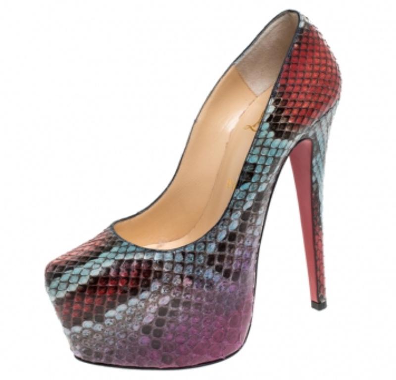 Christian Louboutin Bombas de plataforma de pitón multicolor tamaño 37 en venta 2
