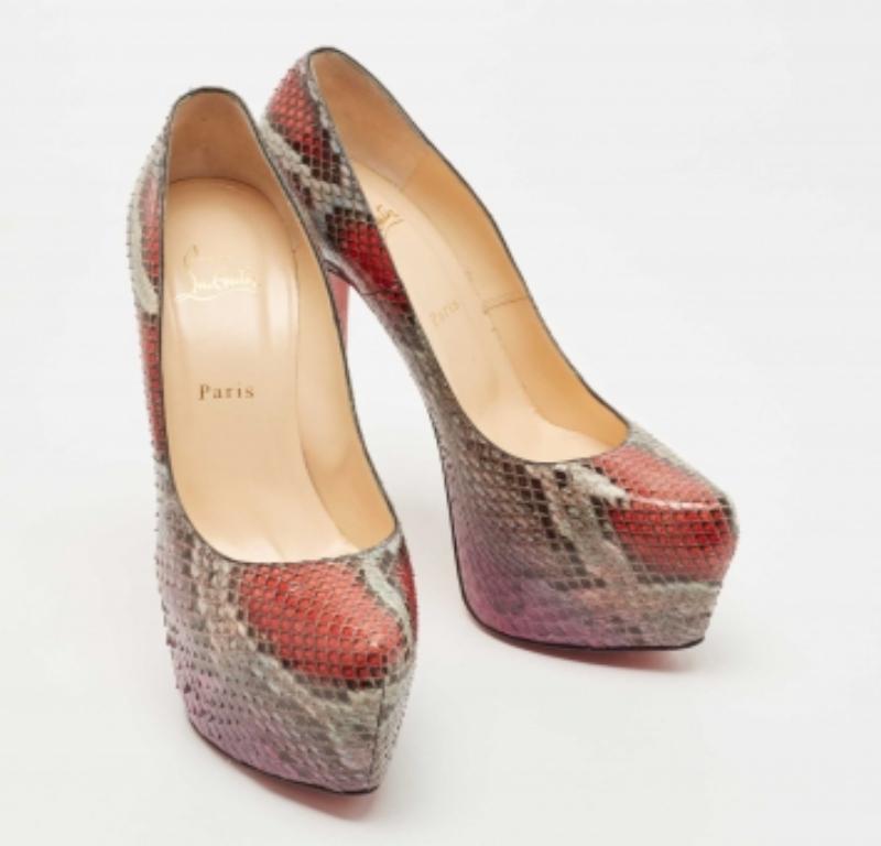 Christian Louboutin Bombas de pitón multicolor tamaño 41 Marrón en venta