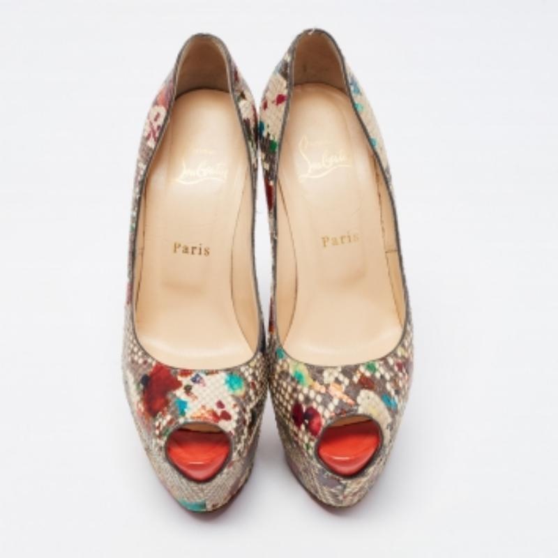 Christian Louboutin Bombas de plataforma de piel de pitón multicolor tamaño 38 Marrón en venta