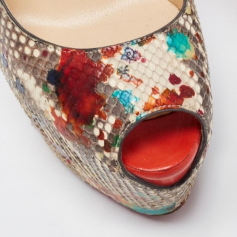 De las mujeres Christian Louboutin Bombas de plataforma de piel de pitón multicolor tamaño 38 en venta