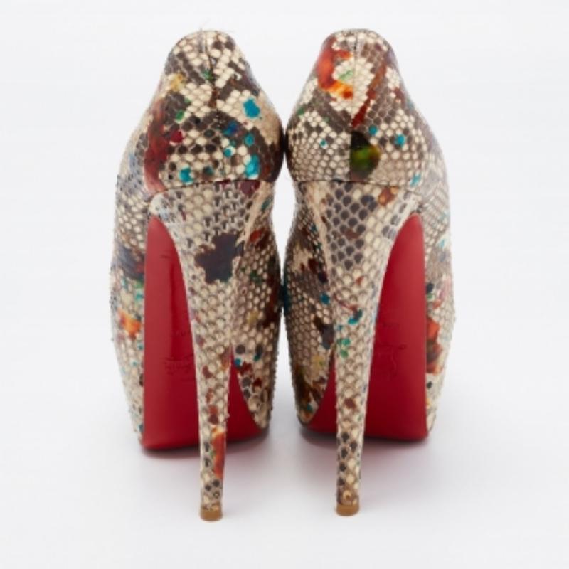 Christian Louboutin Bombas de plataforma de piel de pitón multicolor tamaño 38 en venta 1