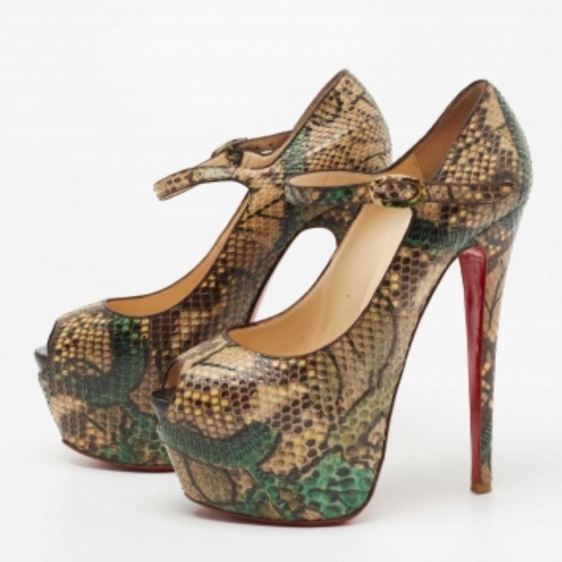 Diese Pumps sind so konzipiert, dass sie Ihrer Kleidung Eleganz und Raffinesse verleihen. Sie sind aus hochwertigen MATERIALEN gefertigt, haben hohe Absätze und eine elegante Silhouette.