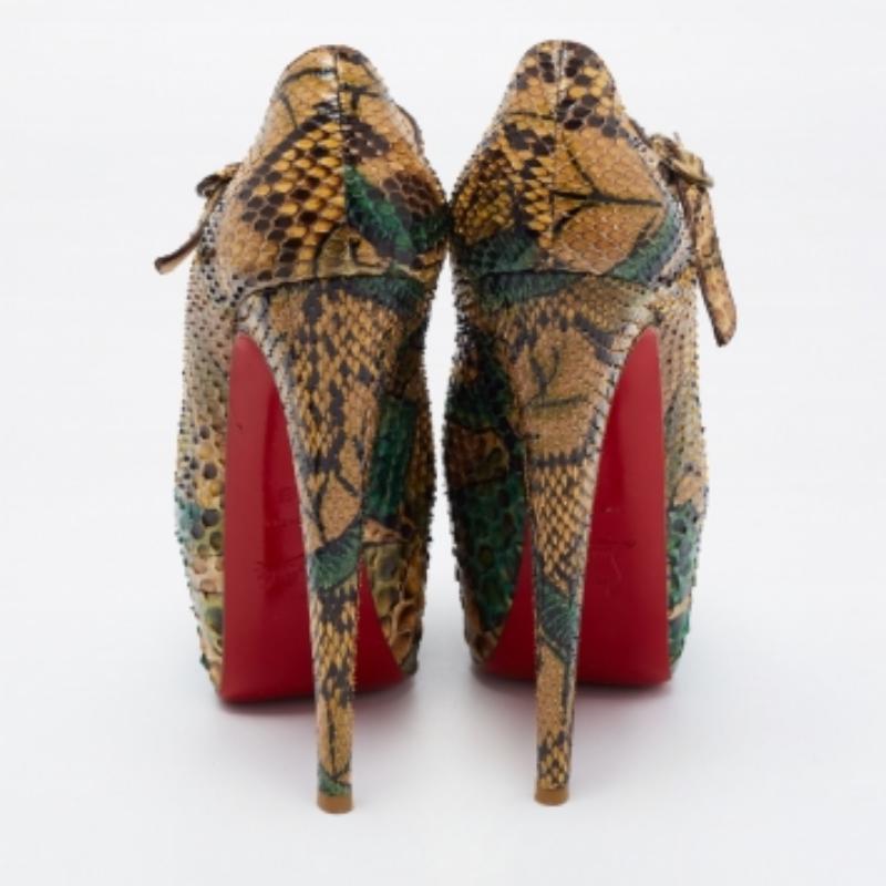 Christian Louboutin Multicolor Python Leder Lady Highness Pumps Größe 38 im Zustand „Gut“ im Angebot in Dubai, Al Qouz 2