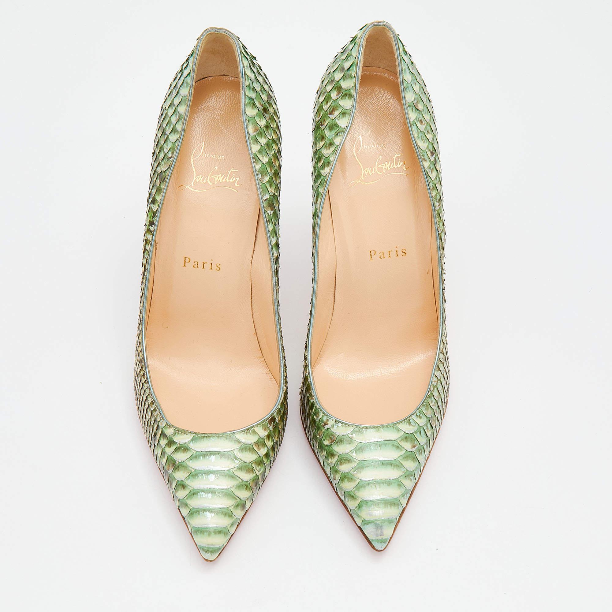 Named after English model Kate Moss, this pair of Christian Louboutin So Kate pumps reflects elegance and sophistication in every step. Proving the brand's expertise in the art of stiletto making, it has been diligently crafted from python leather
