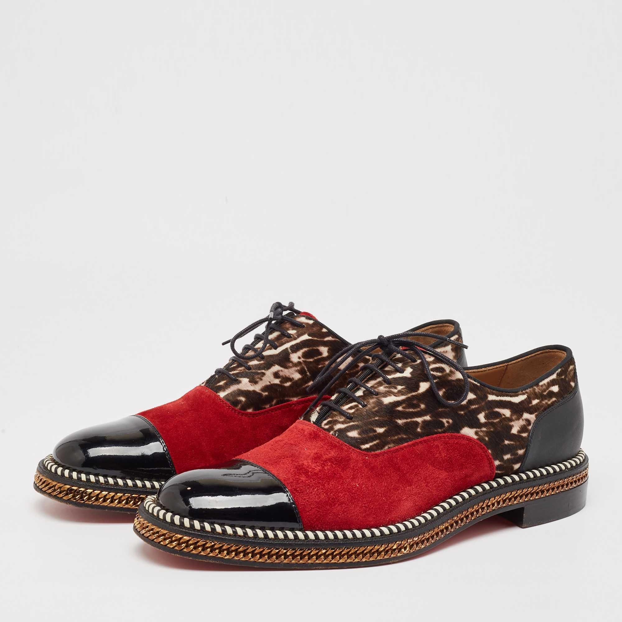 Christian Louboutins classy take on footwear is captured in this design. The oxfords are wonderfully crafted using high quality materials and set on durable soles. Wear yours with cropped hemlines to spotlight the modern construction.