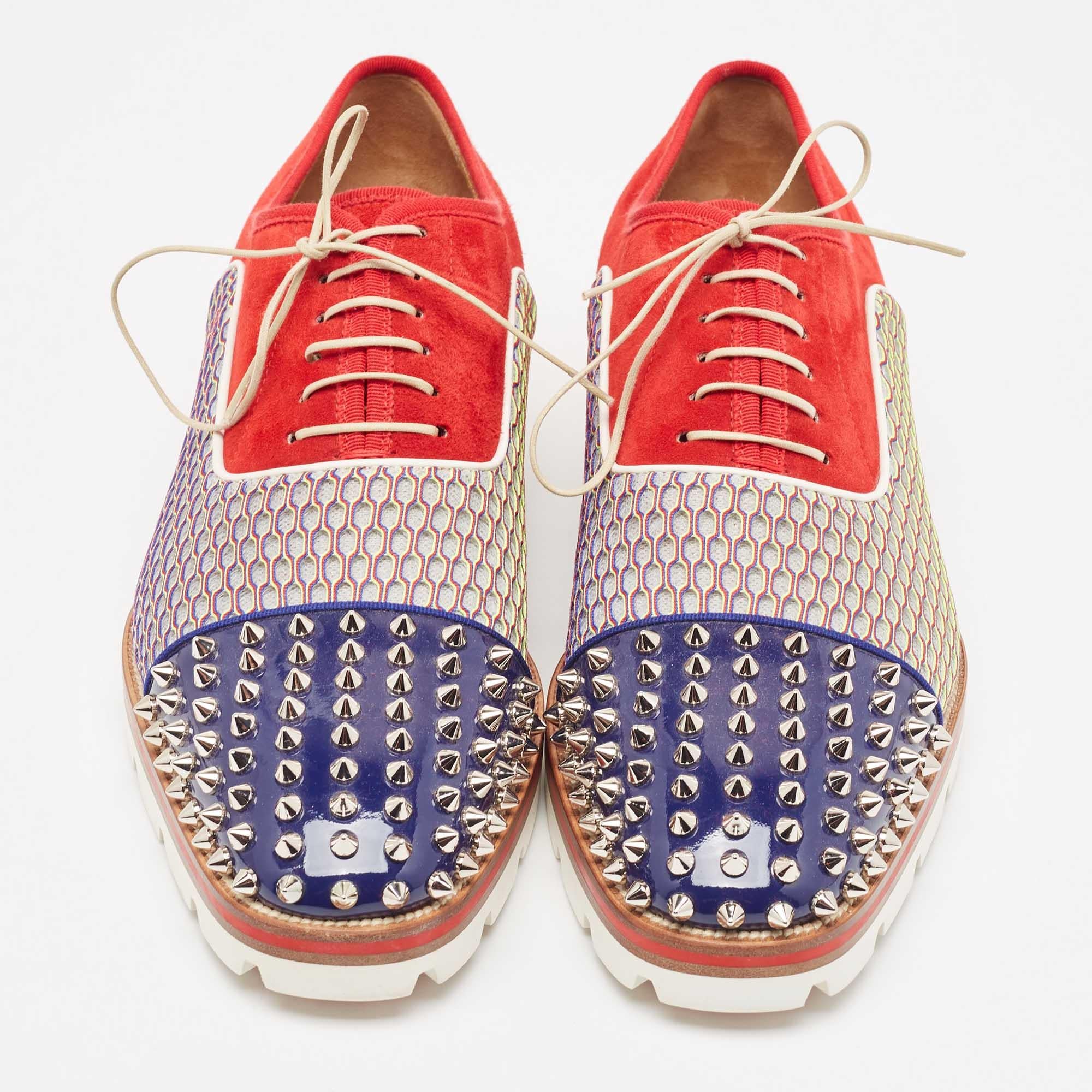 You'll find this pair of Christian Louboutin oxfords for men a fun addition to your shoe collection. Crafted immaculately, the shoes are constructed to give you a statement look.

Includes: Original Dustbag

