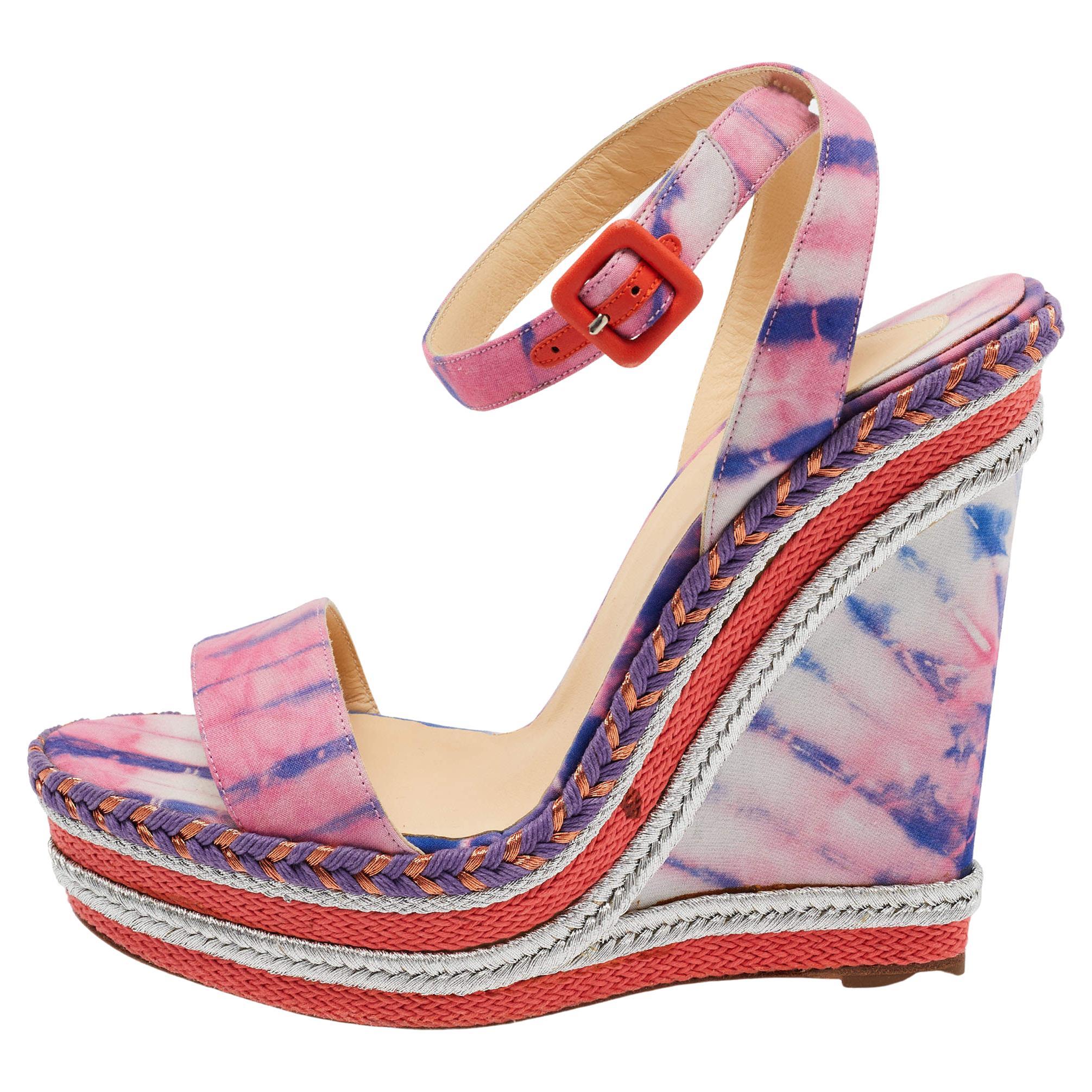 Christian Louboutin - Sandales compensées en tissu tie-dye multicolore, taille 41 en vente