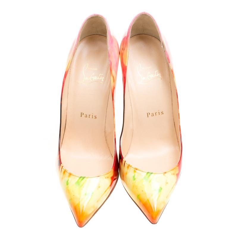 Adorn the modern chic look by flaunting this pair of exquisite Christian Louboutin Pigalle pumps. Dance comfortably and gracefully in this pair adorned with multicoloured tie-dye prints. Live to your best while flaunting these patent leather pumps