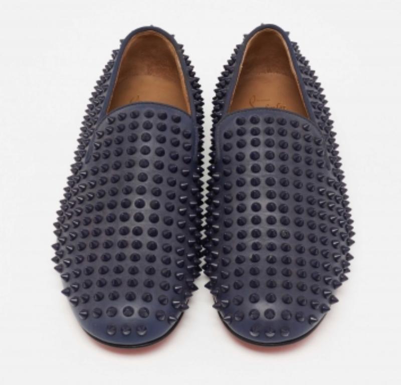 Christian Louboutin - Chaussures de smoking à pointes en cuir bleu marine, taille 40 Bon état - En vente à Dubai, Al Qouz 2