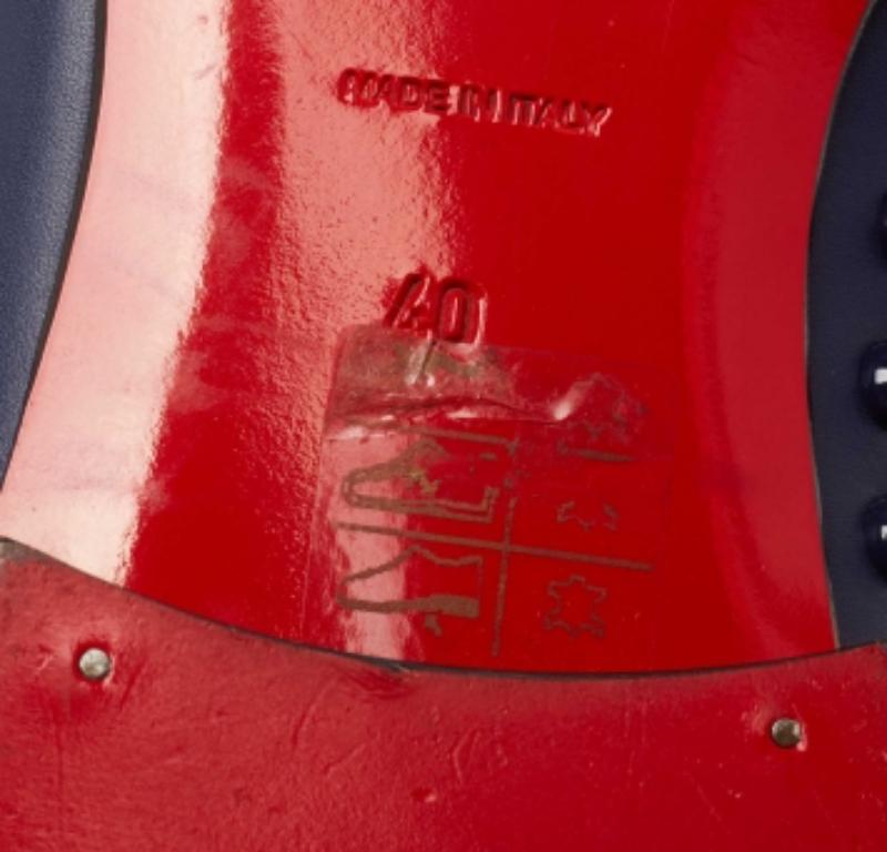 Christian Louboutin - Chaussures de smoking à pointes en cuir bleu marine, taille 40 en vente 3