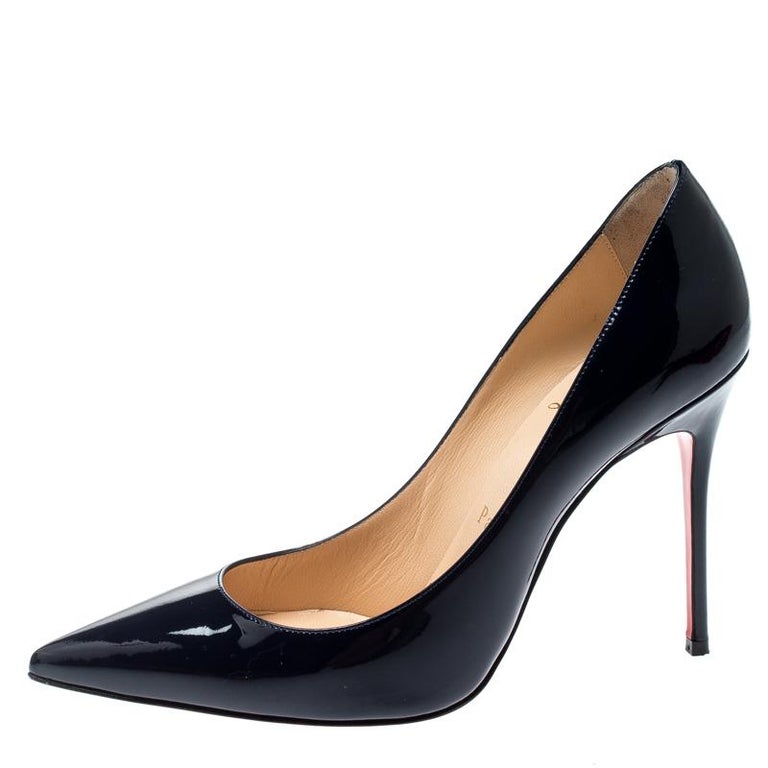 navy blue pointed pumps