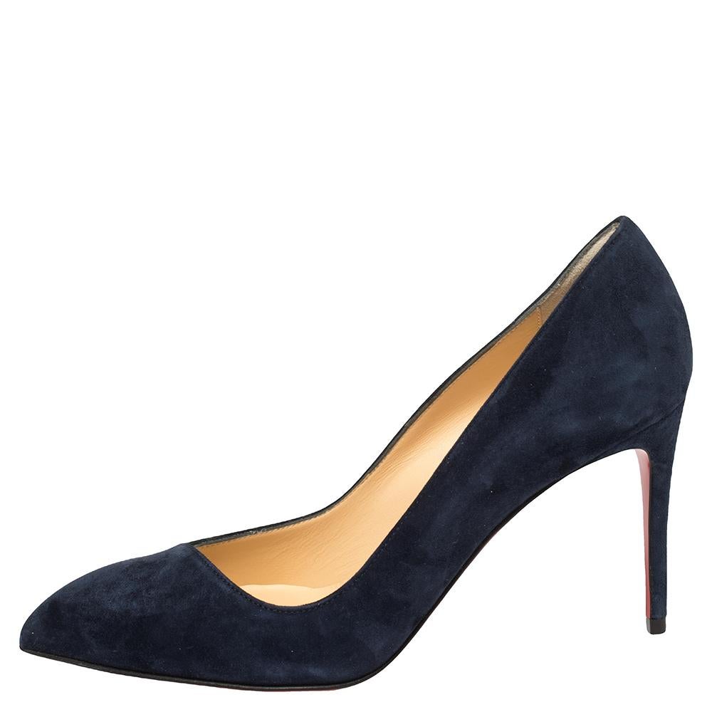 Crafted from suede, these navy blue pumps from Christian Louboutin are bound to look perfect when paired with your fashionable ensembles. They feature pointed toes, diagonally cut vamps, 9 cm heels, and the signature red-lacquered