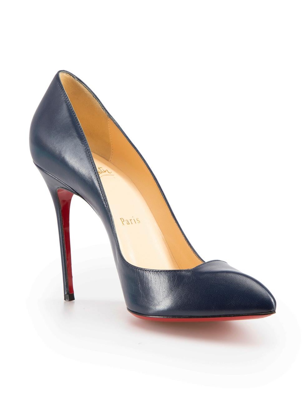CONDITION is Very good. Minimal wear to heels is evident. Minimal wear to uppers with negligible creasing along the topline and light scuffing on the soles of this used Christian Louboutin designer resale item.
 
Details
So
