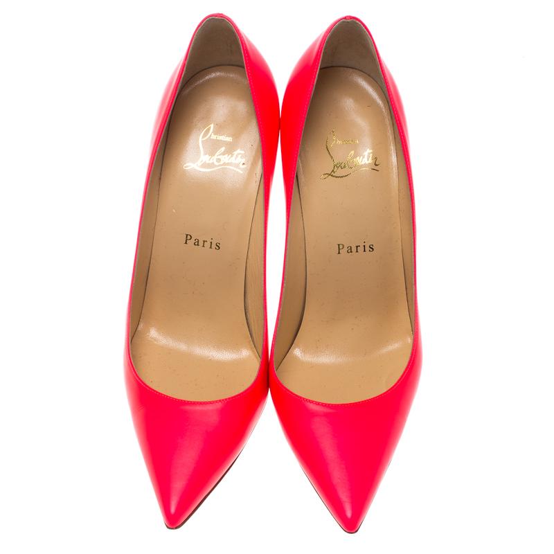 How lovely and elegant do these So Kate pumps from Christian Louboutin look! The neon hot pink pumps are crafted from leather and feature pointed toes, comfortable leather lined insoles and 11 cm stiletto heels. Pair them with slim fit denims or