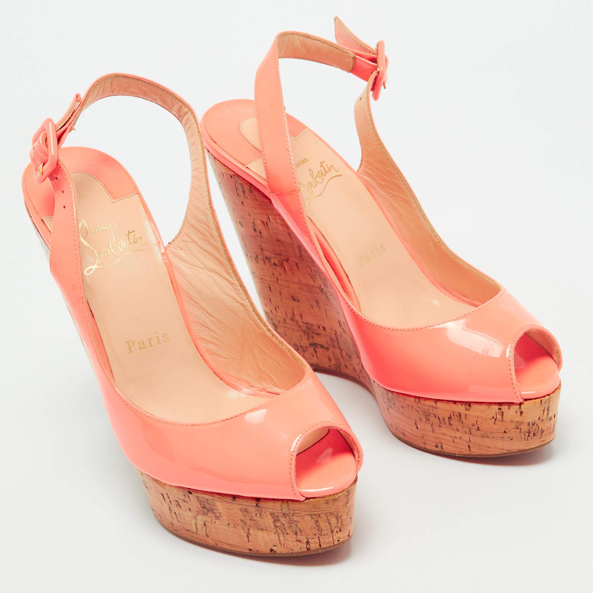 Christian Louboutin Neón charol Une Plume Cuña Slingback Bombas Tamaño 38 en Bueno estado para la venta en Dubai, Al Qouz 2
