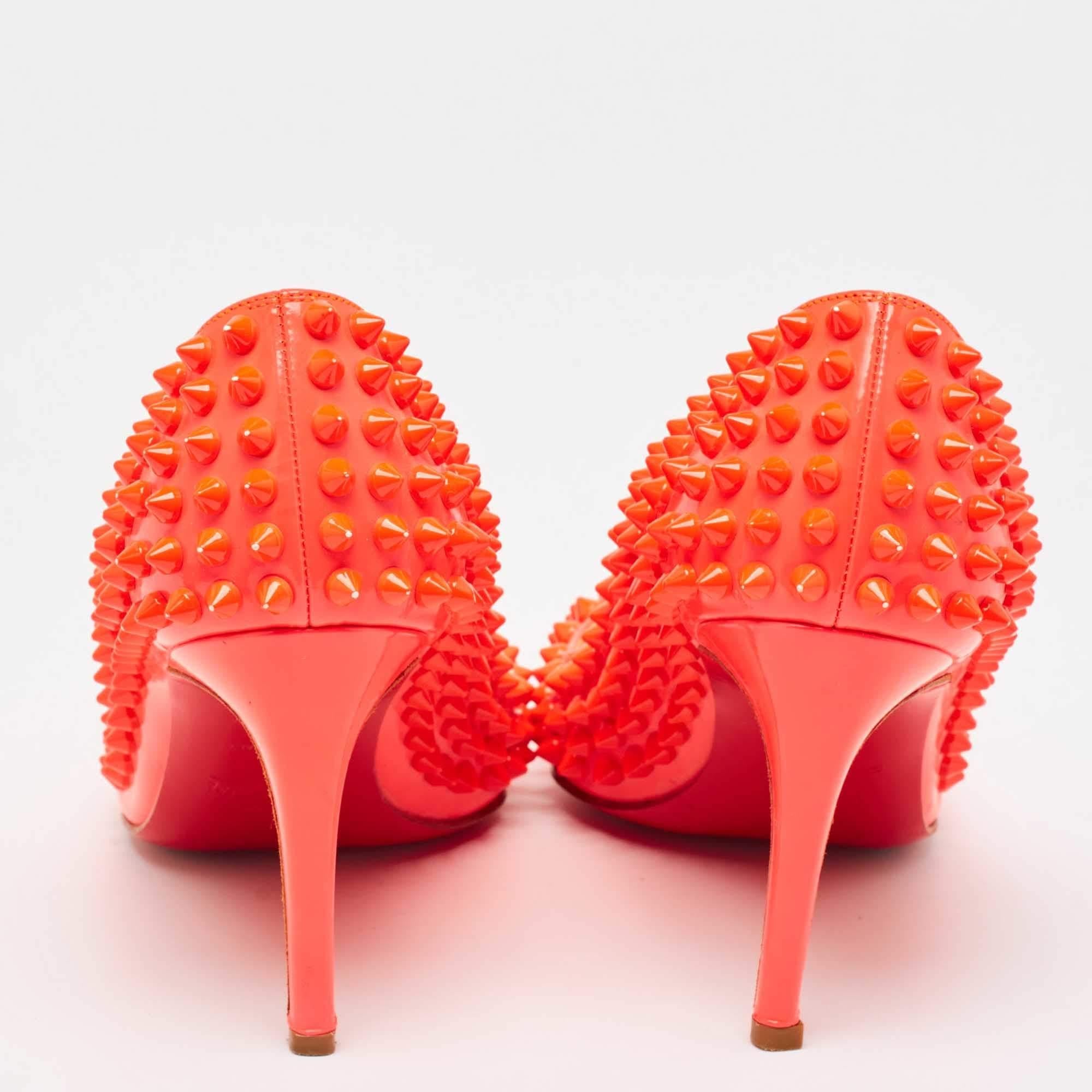 De las mujeres Christian Louboutin Bombas de charol rosa neón Pigalle Spikes Tamaño 35.5 en venta