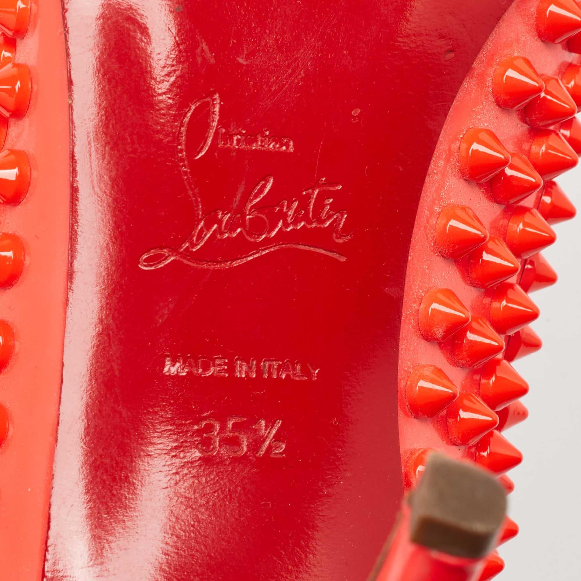 Christian Louboutin Bombas de charol rosa neón Pigalle Spikes Tamaño 35.5 en venta 3