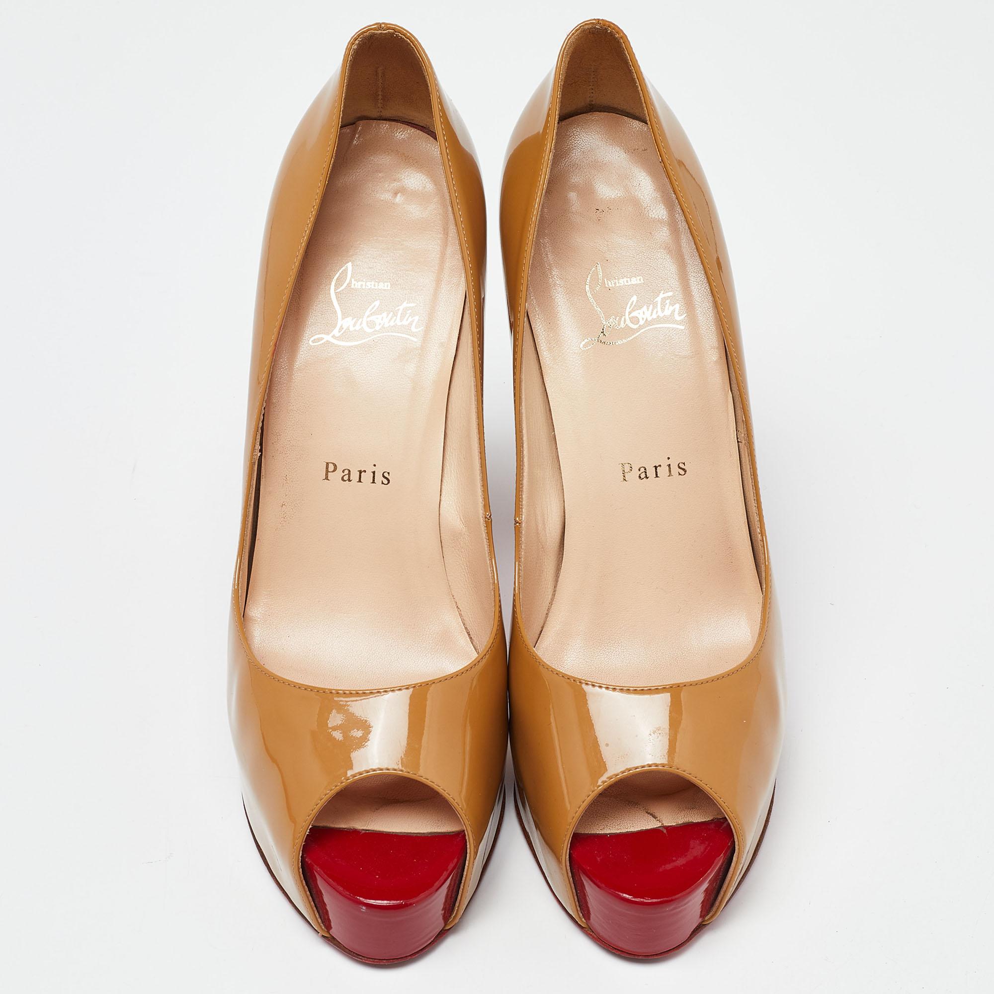 Christian Louboutin Bombas de charol beige desnudo nuevo Very Prive talla 40.5 Beige
