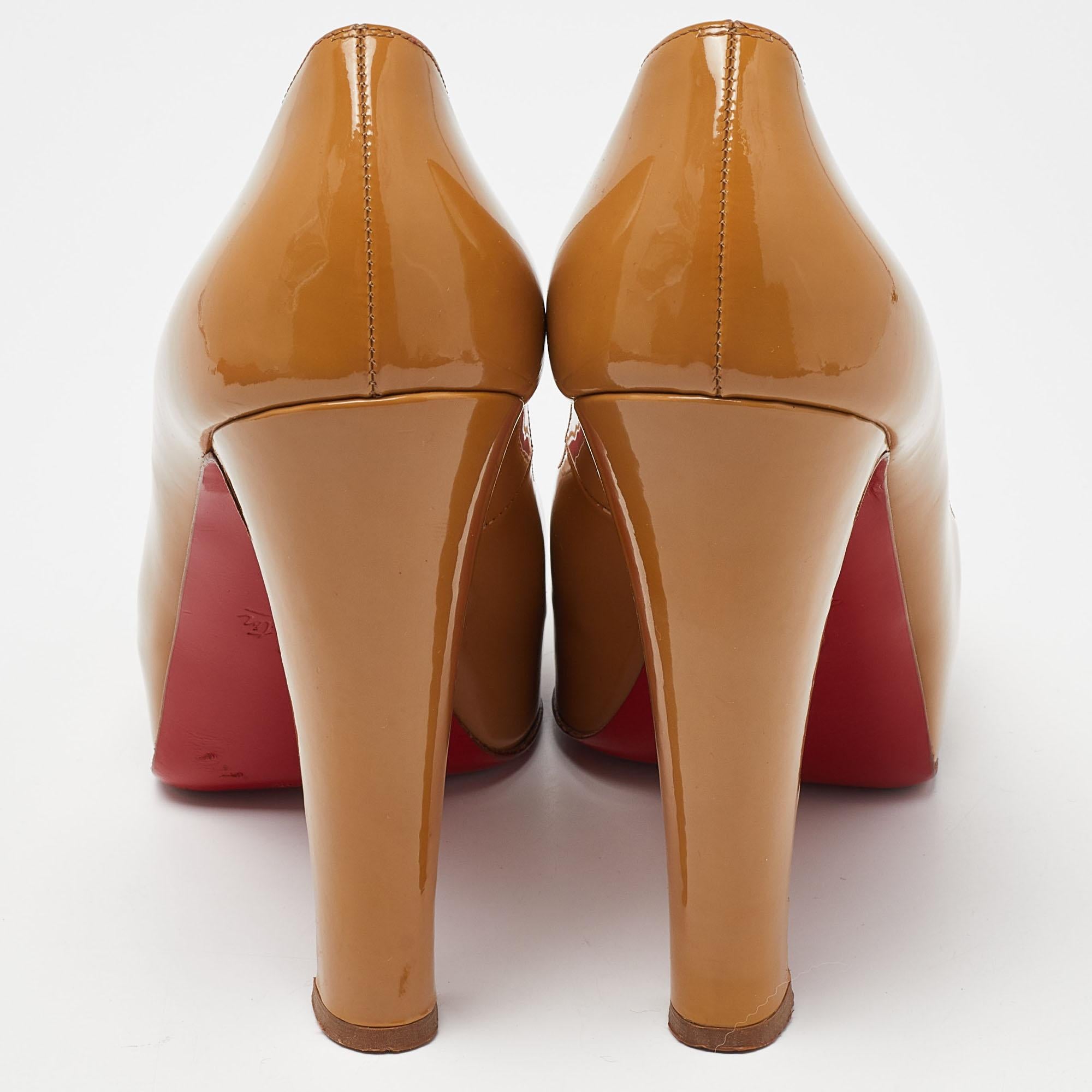 De las mujeres Christian Louboutin Bombas de charol beige desnudo nuevo Very Prive talla 40.5